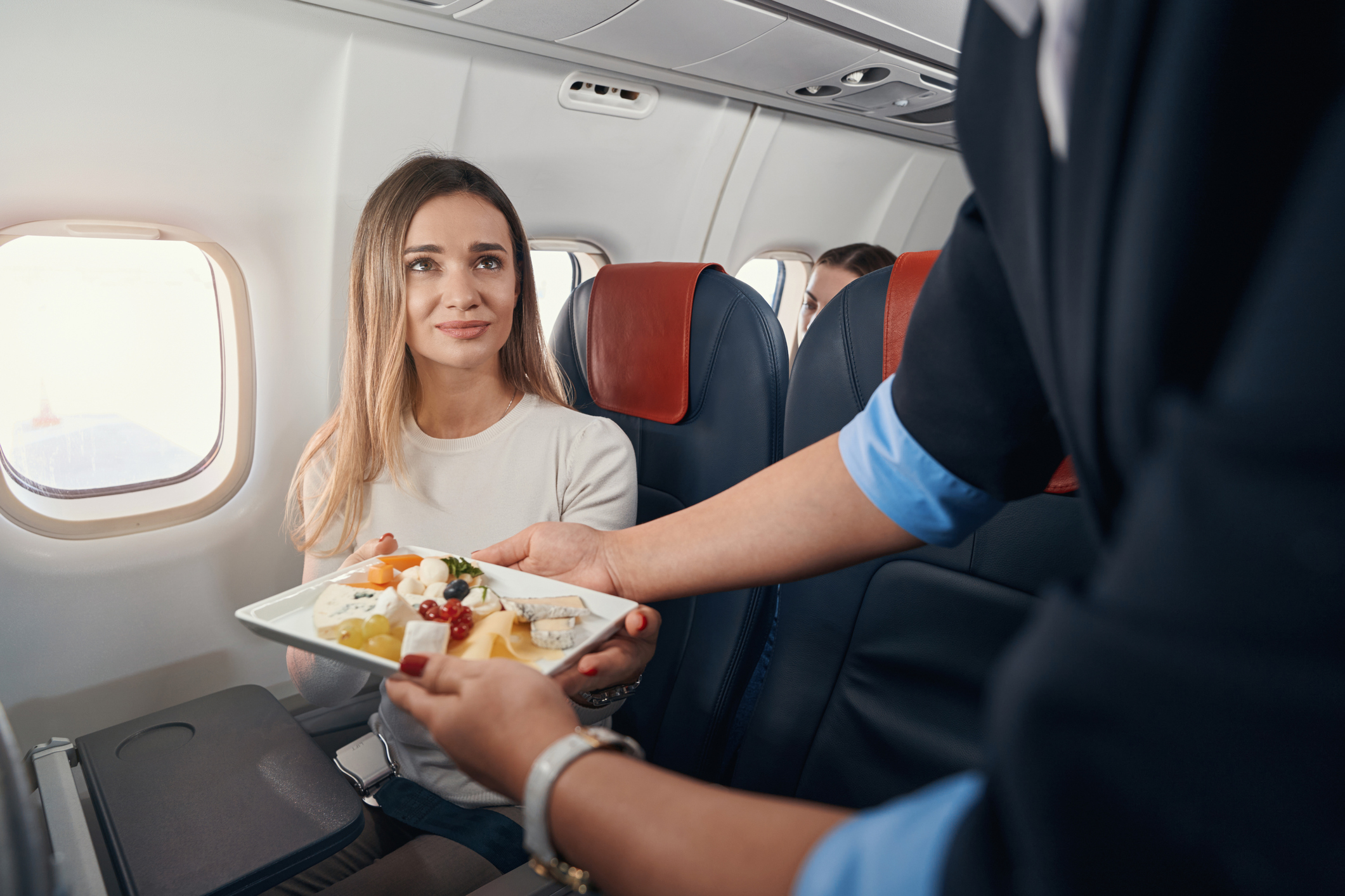 Stvarni razlog zbog kojeg vam se čini da je hrana u avionu bljutava