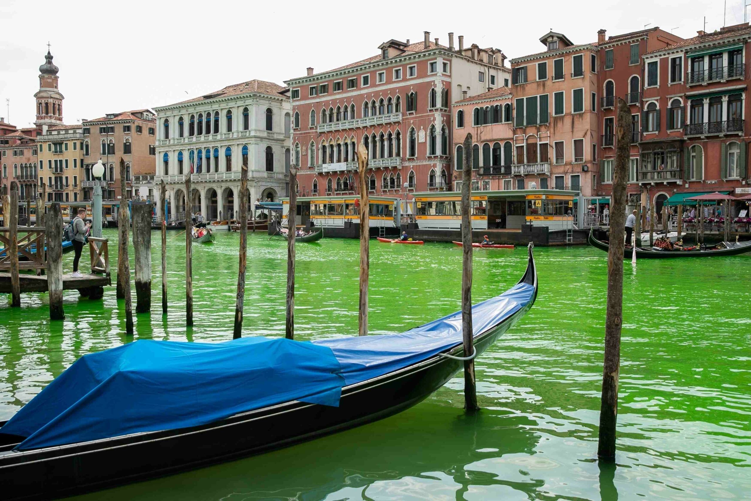 Voda u venecijanskom kanalu