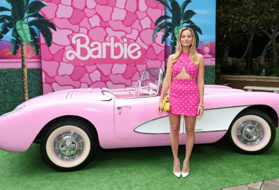 Margot Robbie u ružičastoj haljini