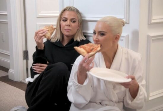 Kim Kardashian jede pizzu