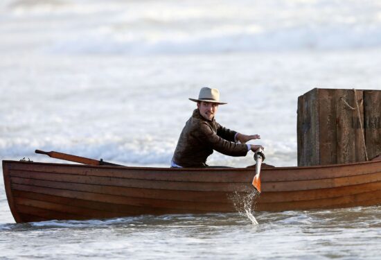 Robert Pattinson čamac na napuhavanje