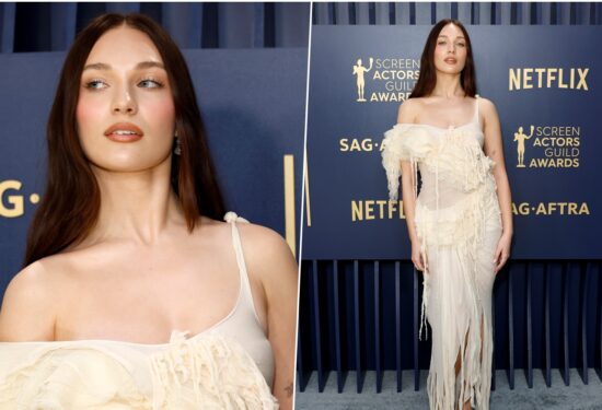 SAG AWARDS Maddie Ziegler Alexander McQueen oyster dress 2003 hello magazine croatia hrvatska haljina Maddie Ziegler