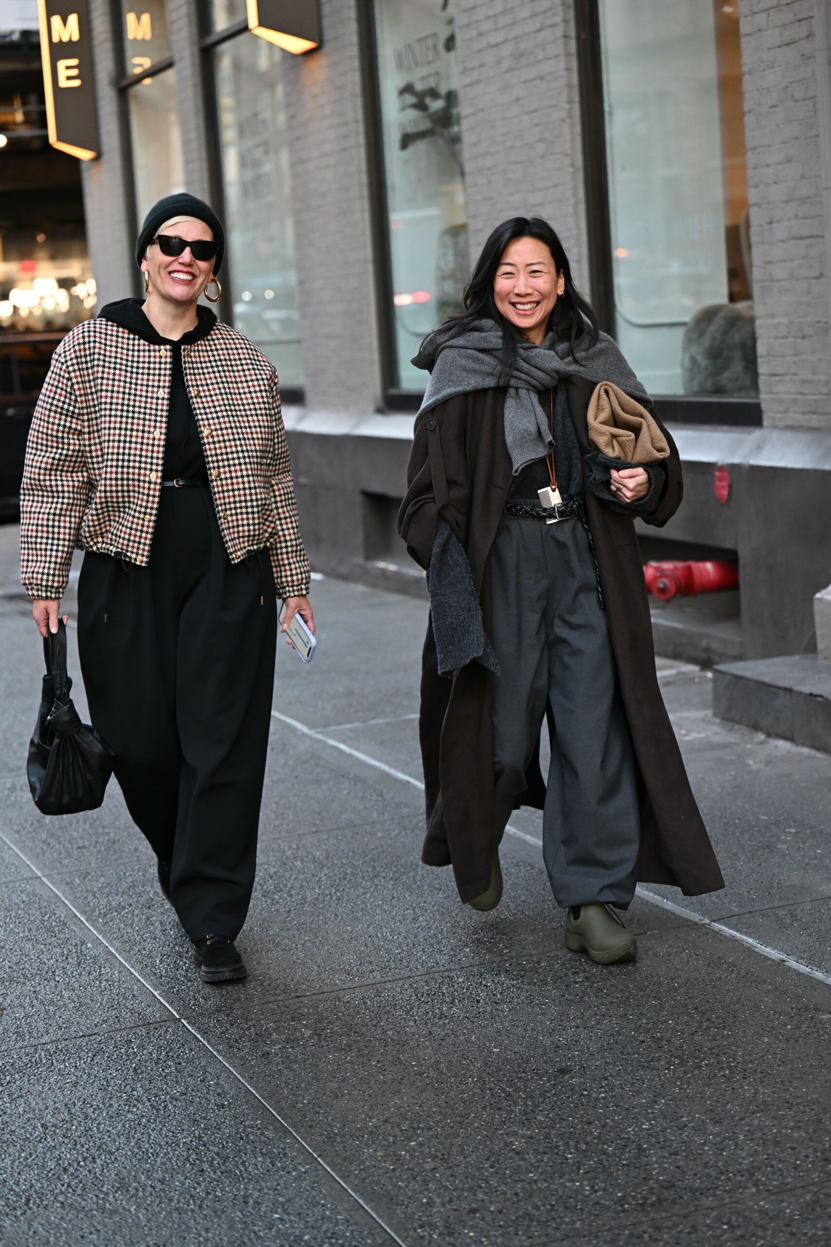 Tjedan mode u New Yorku pulover vesta preko kaputa hello magazine croatia hrvatska pulover oko vrata street style trendovi