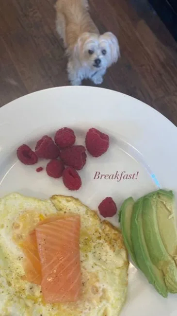 Doručak Cindy Crawford hrana za poticanje kolagena losos avokado dijeta hello magazine croatia hrvatska zdrav doručak cindy crawford
