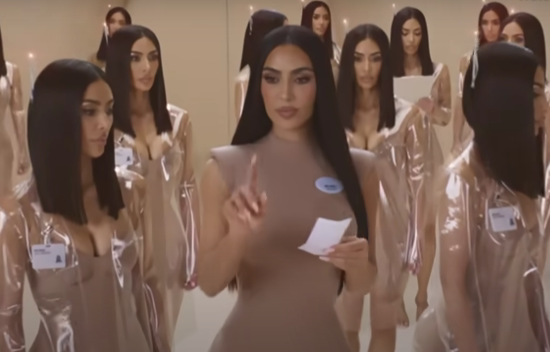 Reklama Kim Kardashian hello magazine croatia hrvatska donje rublje SKIMS