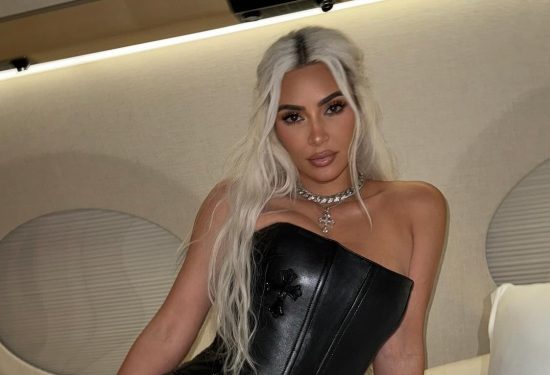 Kim Kardashian plava kosa hello magazine croatia hrvatska šiške Kim Kardashian