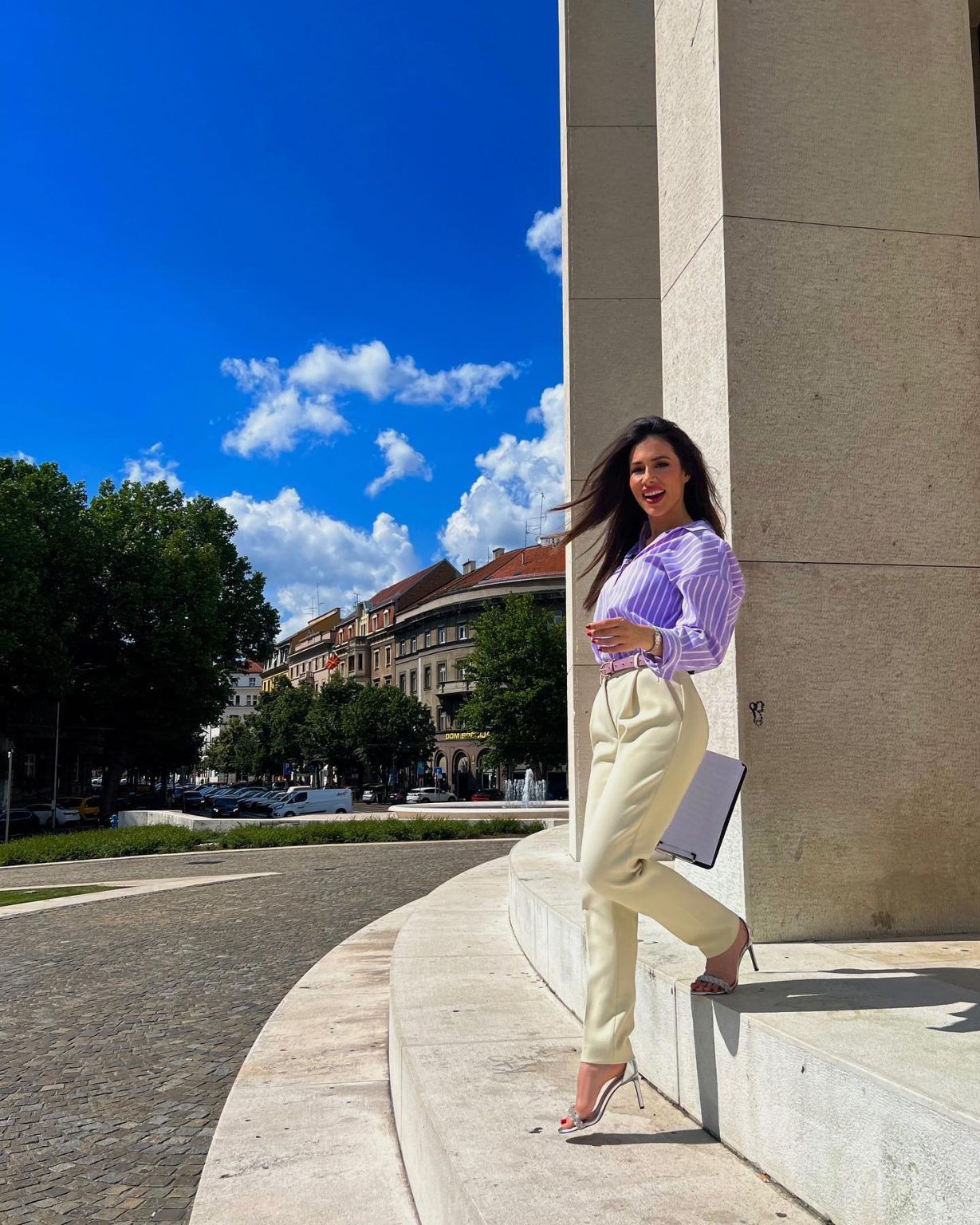 Jelena Glišić ima pravi poslovni outfit za žene