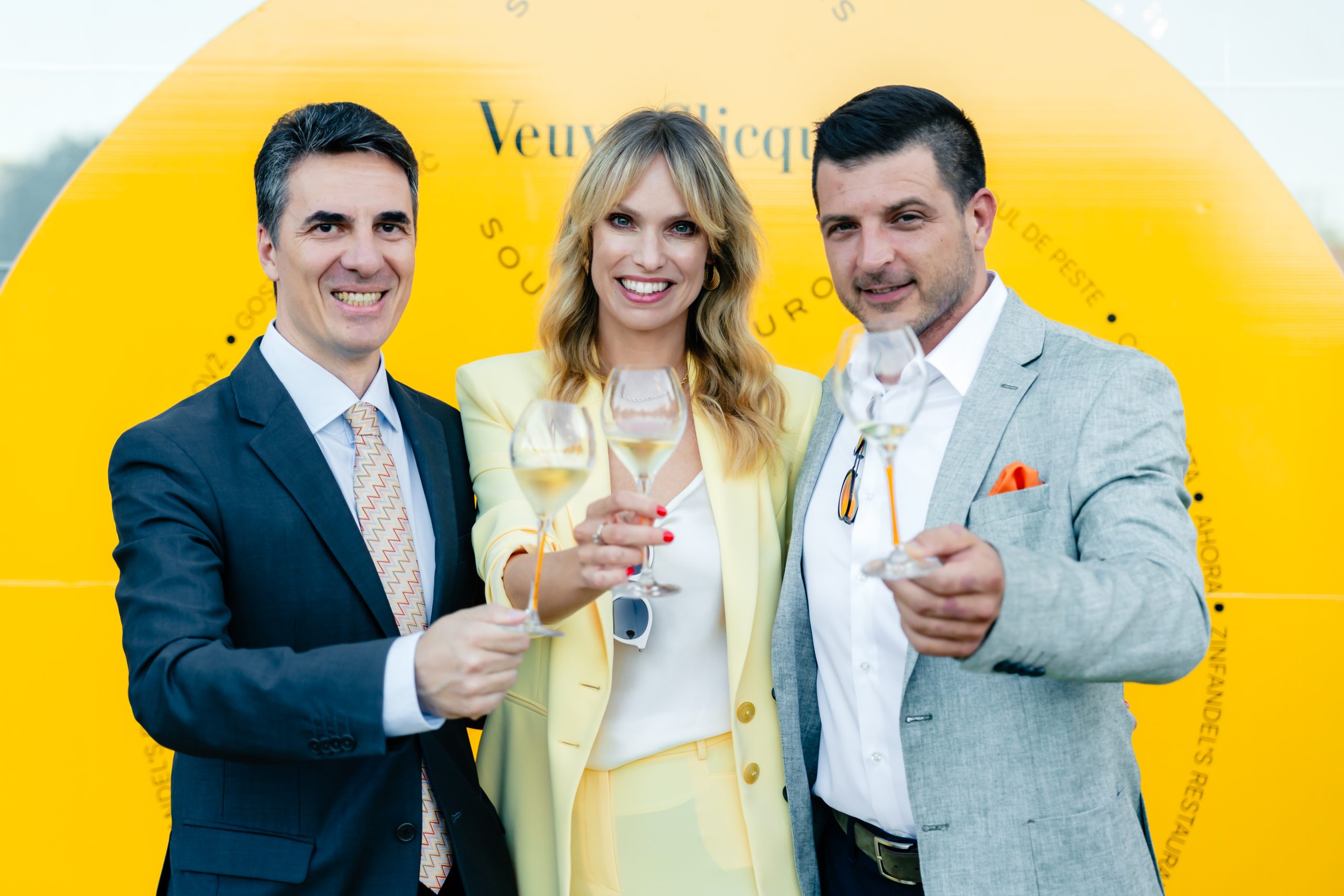 Veuve Clicquot Solaire Tables