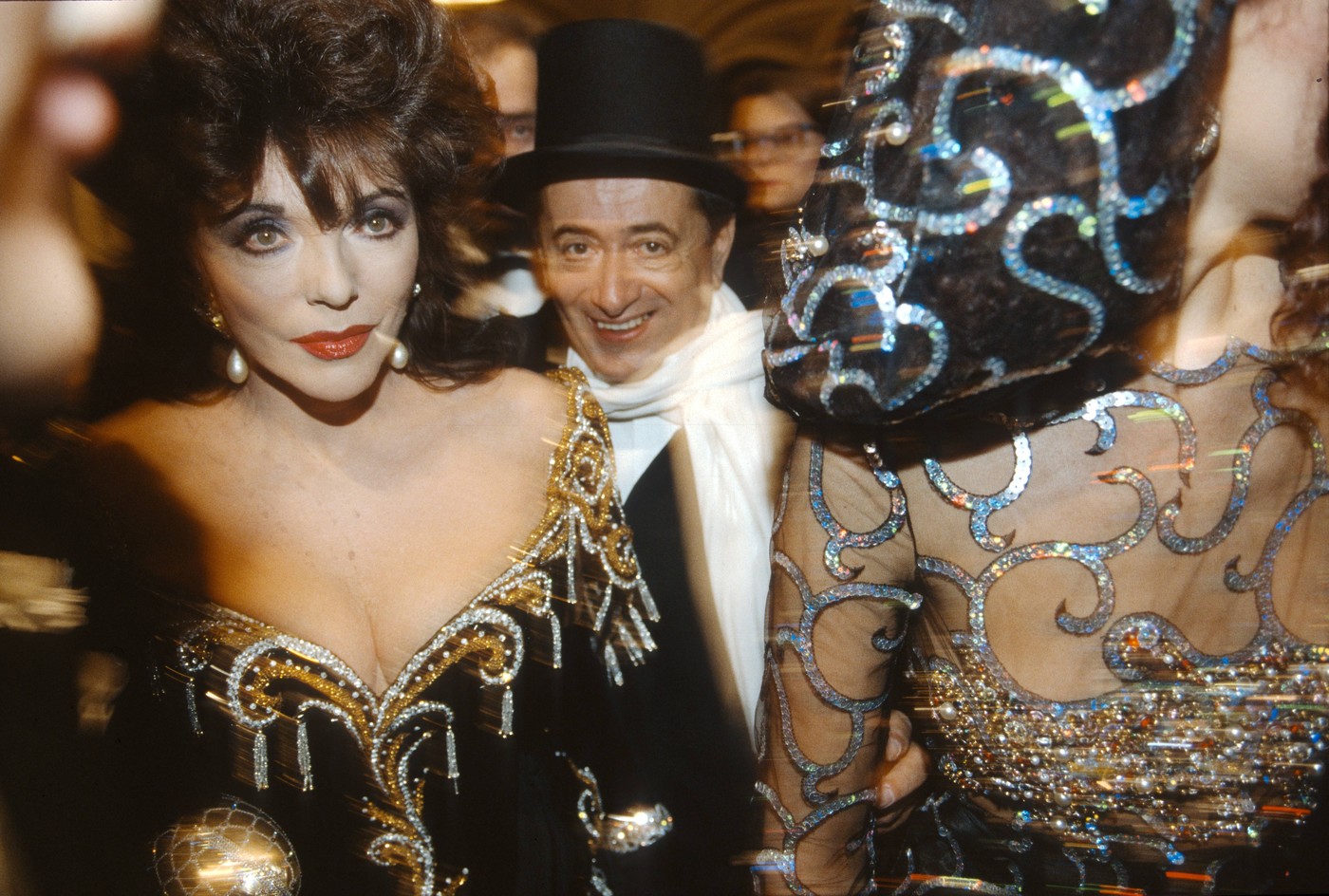 Joan Collins i Elizabeth Hurley