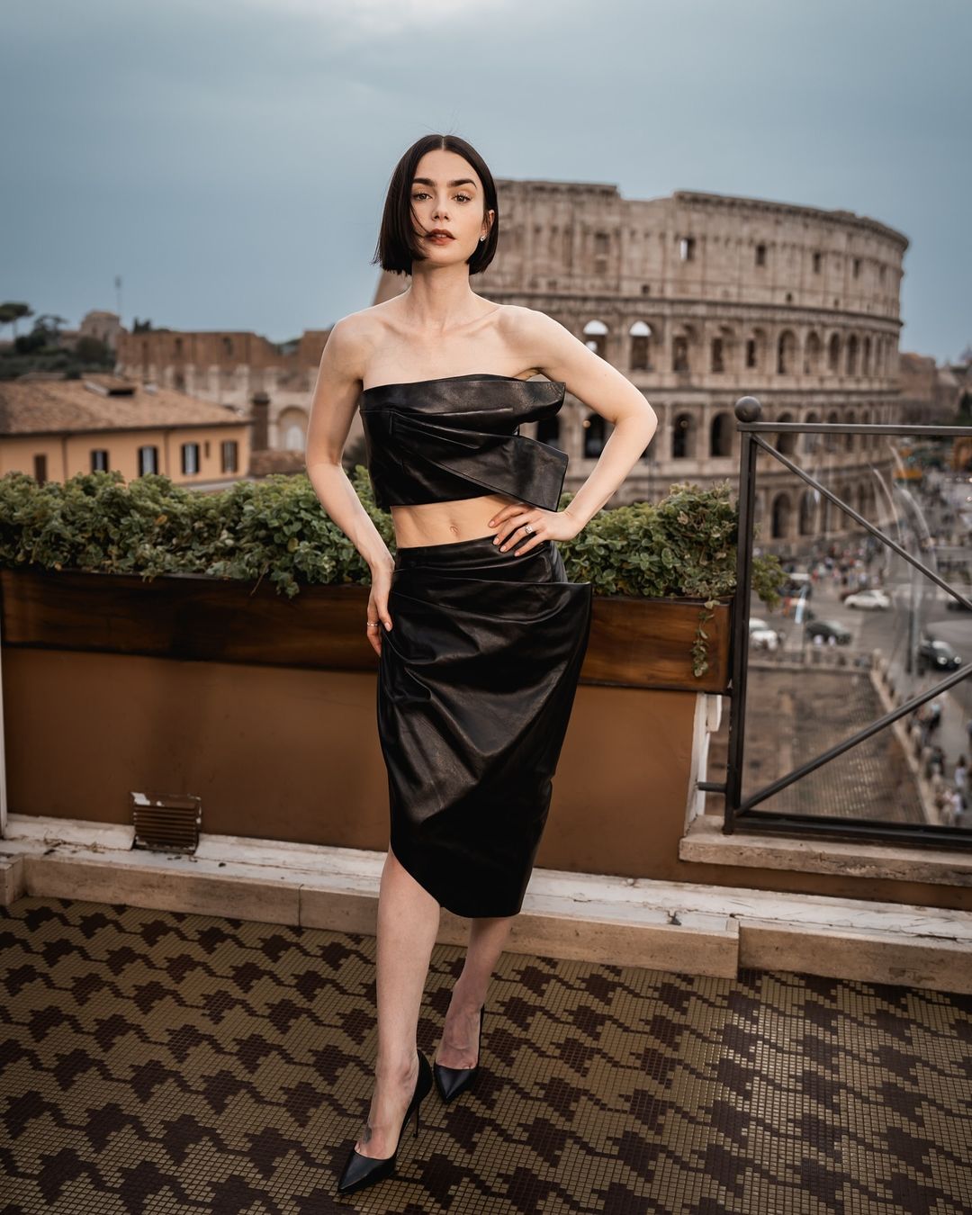 Lily Collins hello magazine croatia hrvatska olovka za obrve