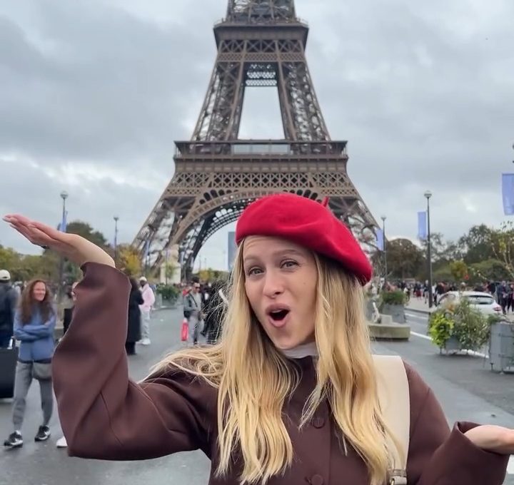 Domenica, Domenica Pariz, Domenica TikTok, modna ikona, crvena beretka, Emily in Paris, hrvatska pjevačica, francuski stil