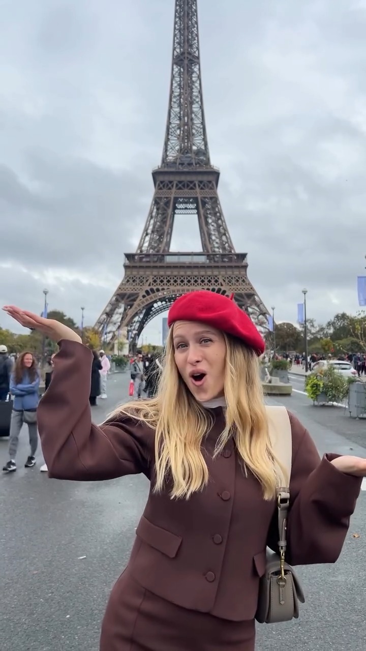 Domenica, Domenica Pariz, Domenica TikTok, modna ikona, crvena beretka, Emily in Paris, hrvatska pjevačica, francuski stil