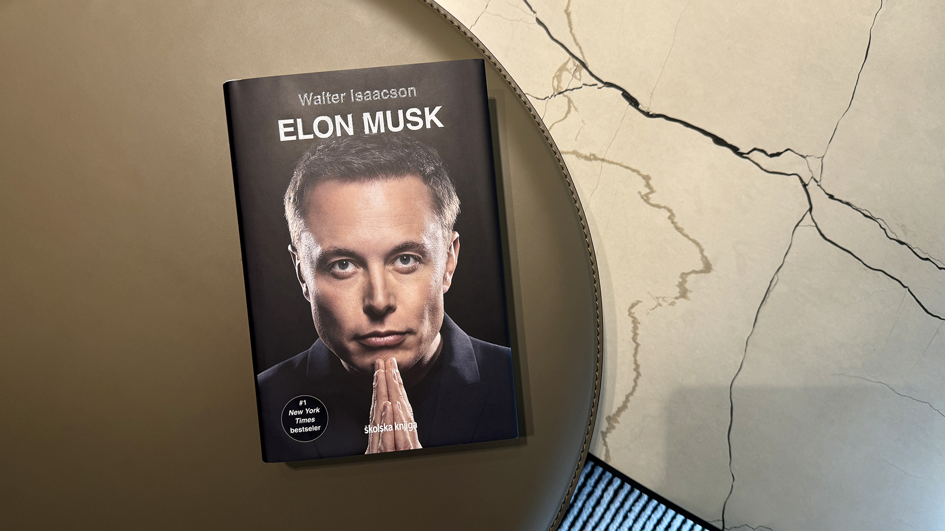 Elon Musk, Walter Isaacson, biografija Elona Muska, inovator, kontroverzna osoba, električni automobili, privatni svemirski letovi, umjetna inteligencija, životna priča, tehnologija, inovacije