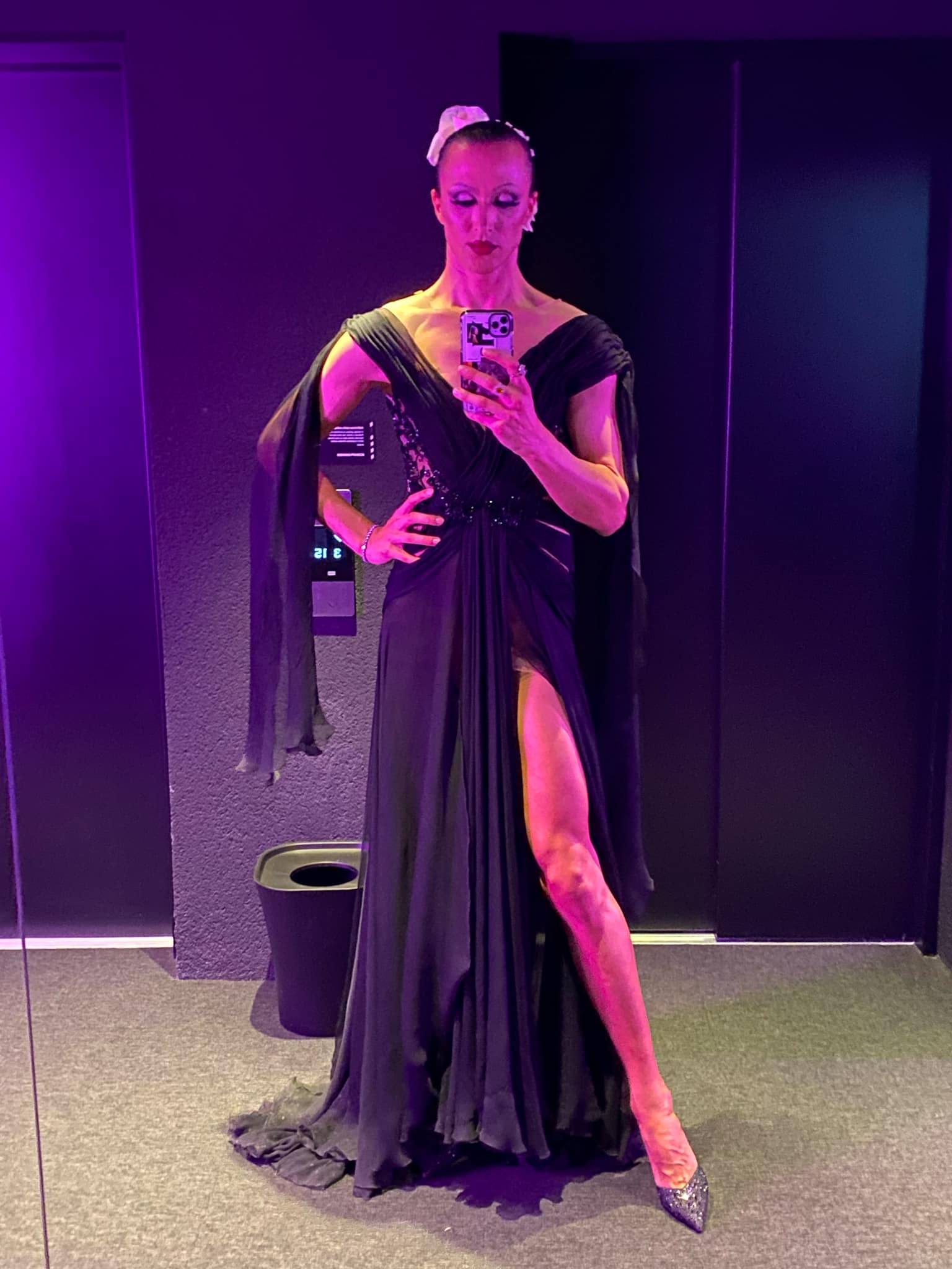 domagoj štimac haljina matija vuica drag queen dizajner moda twins elle style awards hello magazine hrvatska outfit kreacija dodjela nagrada lauba zagreb severina transrodna osoba Domagoj Štimac u haljini Matije Vuice