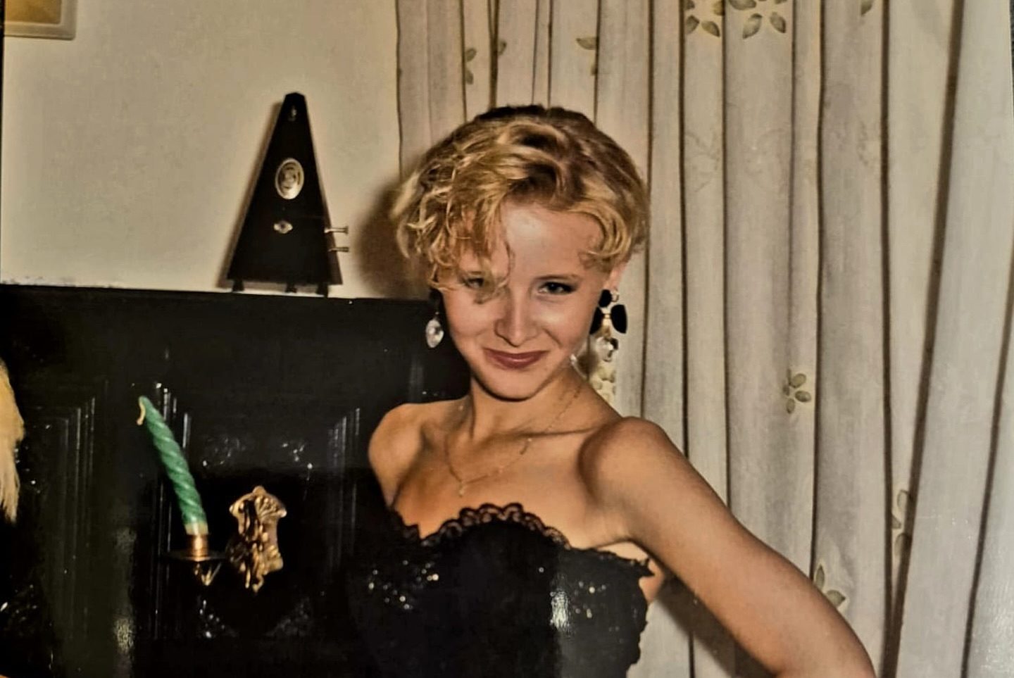 Danijela Martinović 90-e, retro fotografija Danijela Martinović, Danijela Martinović vruće hlačice, Danijela Martinović nostalgija, Danijela Martinović fanovi, hrvatska pop glazba 90-ih, Danijela Martinović hitovi, Danijela Martinović društvene mreže, reakcije fanova Danijela Martinović, Danijela Martinović pjesme