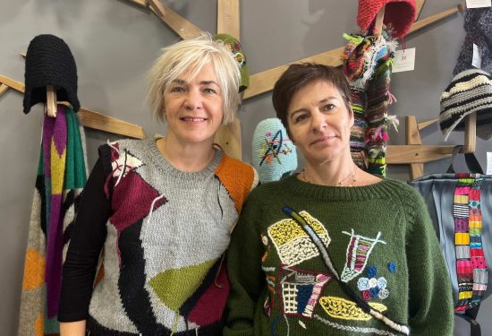 održiva moda, pop-up izložba, Naida Nadira & Friends, unikatni komadi, ekološki dizajn, sarajevski dizajneri, galerija KLET, održiva potrošnja, modni dizajn, ekološki brendovi, modni trendovi