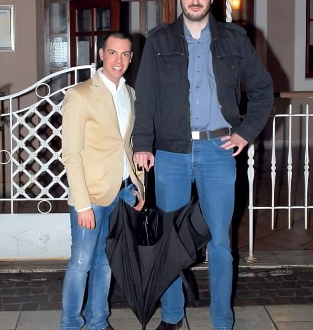 Marko Grubnić, retro fotografija, modna evolucija, bjelzer, traperice, špičoke, stilist, hrvatski stilist, 2000-e godine