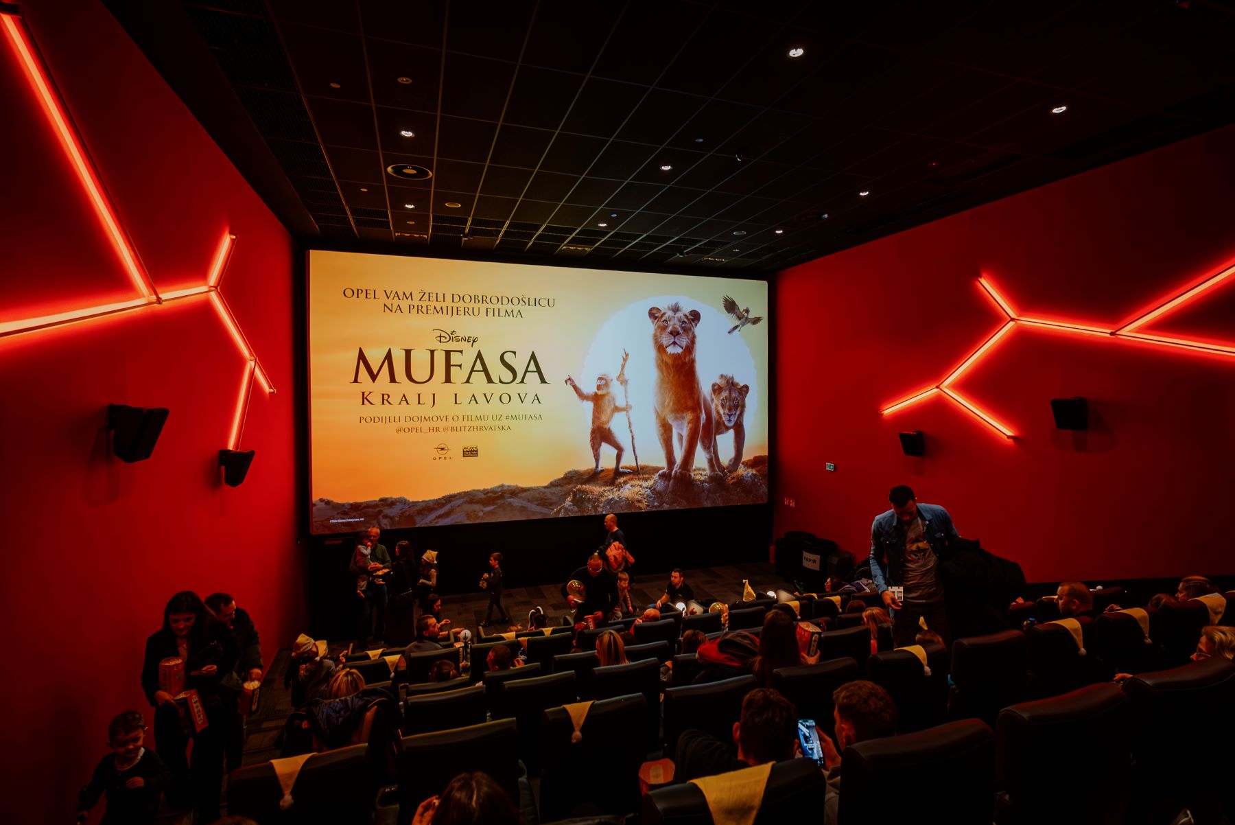 premijera filma Mufasa, Kralj lavova CineStar, Disney filmovi 2025, hrvatska sinkronizacija, Mufasa film glumci, Voxford a capella, Disney nagrade, Barry Jenkins režija, glumačka postava Disney, vizure Afrike film