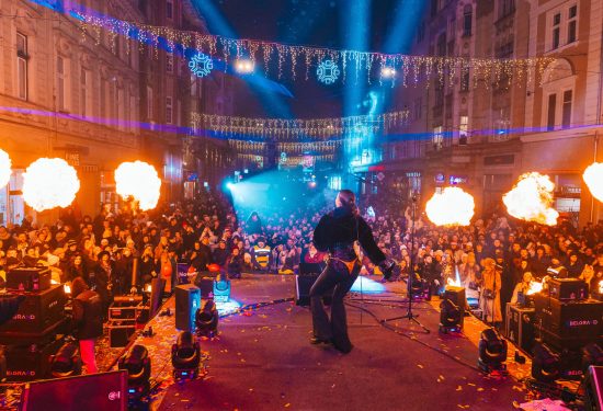 SEVERININ NOVOGODIŠNJI KONCERT U SARAJEVU ISPRED VJEČNE VATRE PRIVUKAO REKORDNIH 55 000 LJUDI IZ CIJELE REGIJE