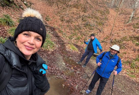 Sandra Bagarić, Sljeme, jutarnje planinarenje, štapovi za hodanje, zdrav način života, svitanje dana, aktivan život, inspiracija u prirodi