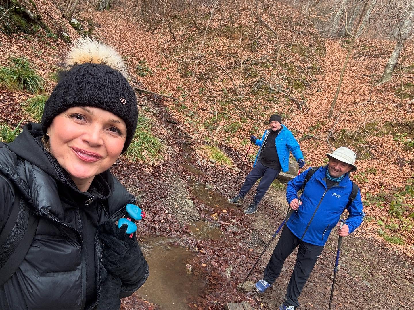 Sandra Bagarić, Sljeme, jutarnje planinarenje, štapovi za hodanje, zdrav način života, svitanje dana, aktivan život, inspiracija u prirodi