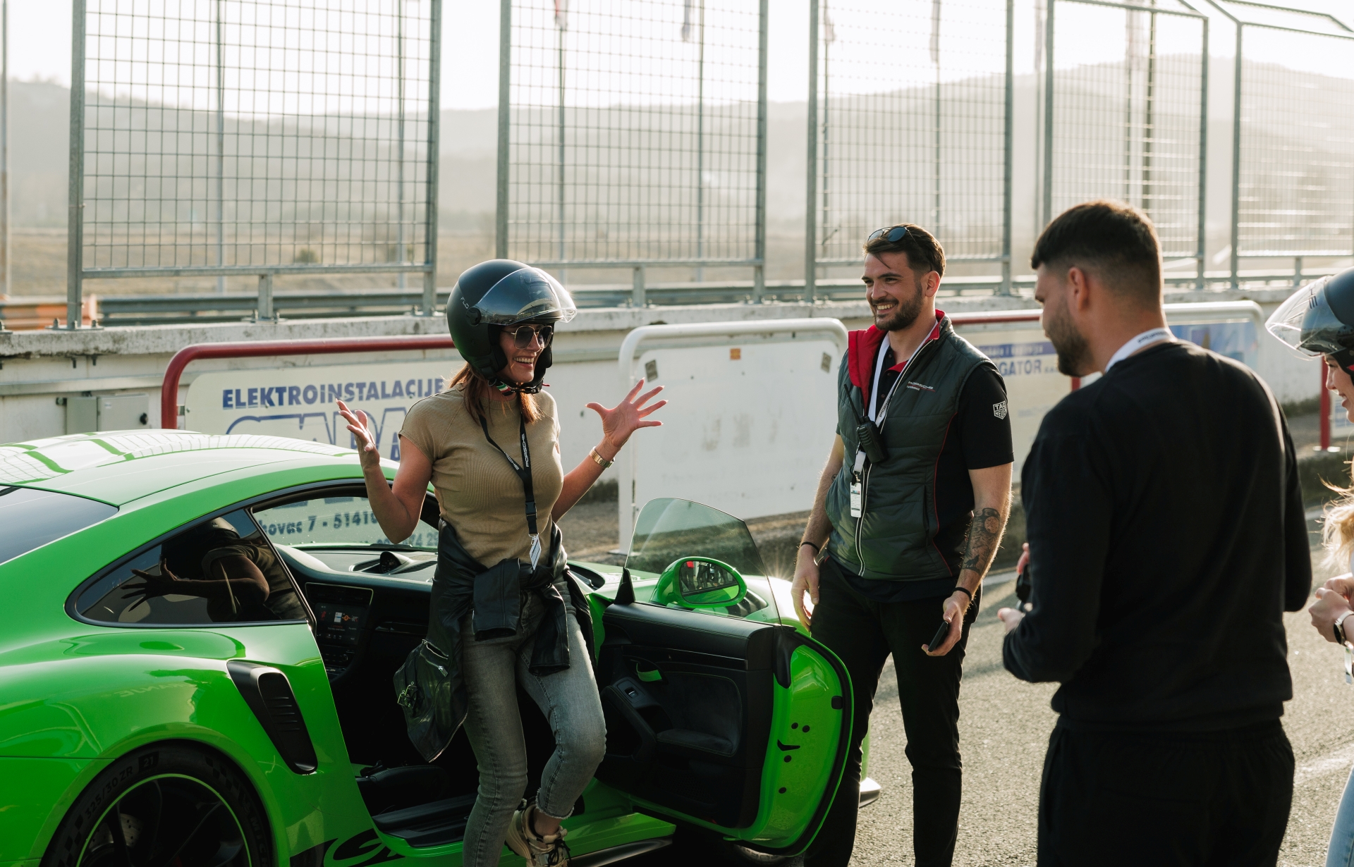 Porsche Women on Track, žene i automobili, adrenalin na stazi, vožnja Porschea, žene u sportu, luksuzni automobili, test vožnja Porsche, trkaća staza Grobnik, Porsche iskustvo, ženska snaga i hrabrost