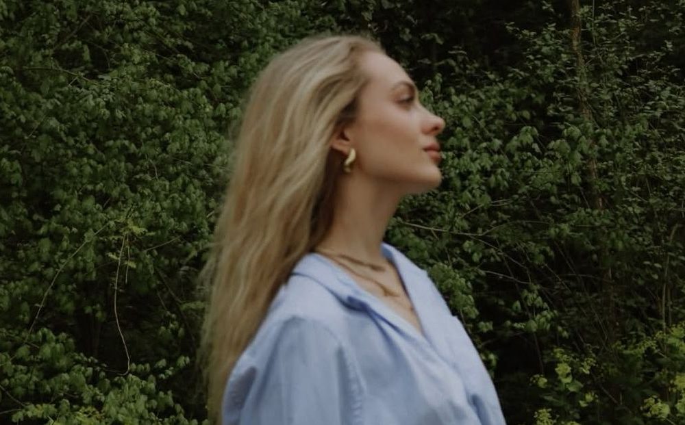Albina Grčić pozirala s Isusovim likom Hello Magazine Croatia