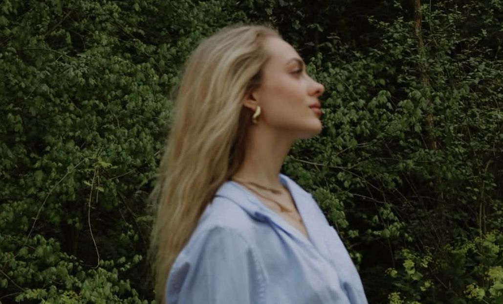 Albina Grčić pozirala s Isusovim likom Hello Magazine Croatia