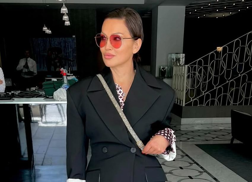Banana-sandale su modni hit, a Nina Badrić ih nosi sa stilom Hello Magazine Croatia