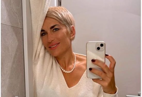 Nika Fleiss pokraj bazena Hello Magazine Croatia
