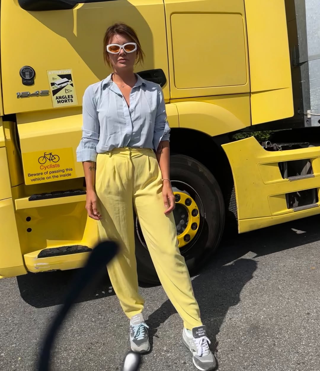 Ella Dvornik u žutim hlačama Hello Magazine Croatia
