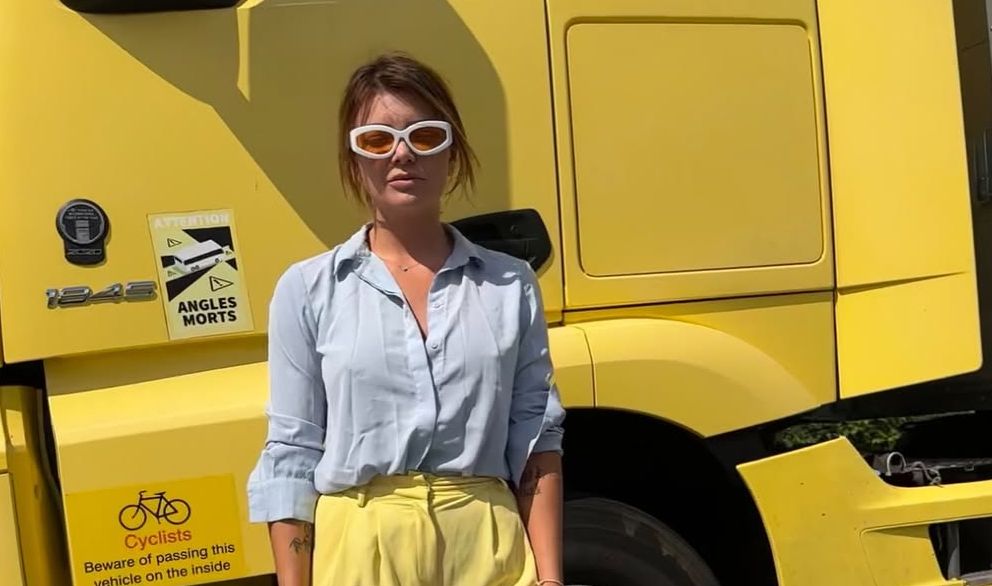 Ella Dvornik u žutim hlačama oduševila Hello Magazine Croatia