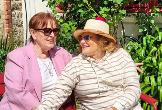 tereza kesovija s prijateljicom Lelom