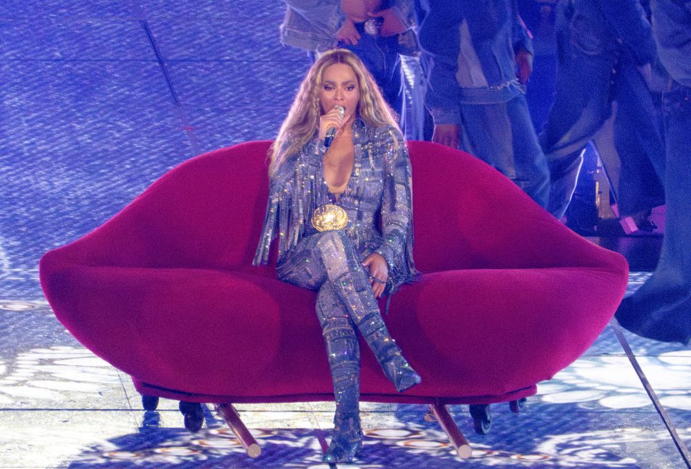 Beyonce doživjela modnu nezgodu usred koncerta