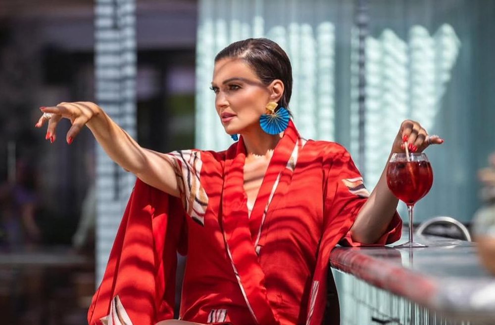 Nina Badrić blista u crvenom ljetnom kimonu Hello Magazine Craotia