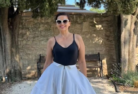 Nina Badrić u crnom kupaćem kostimu Hello Magazine Croatia