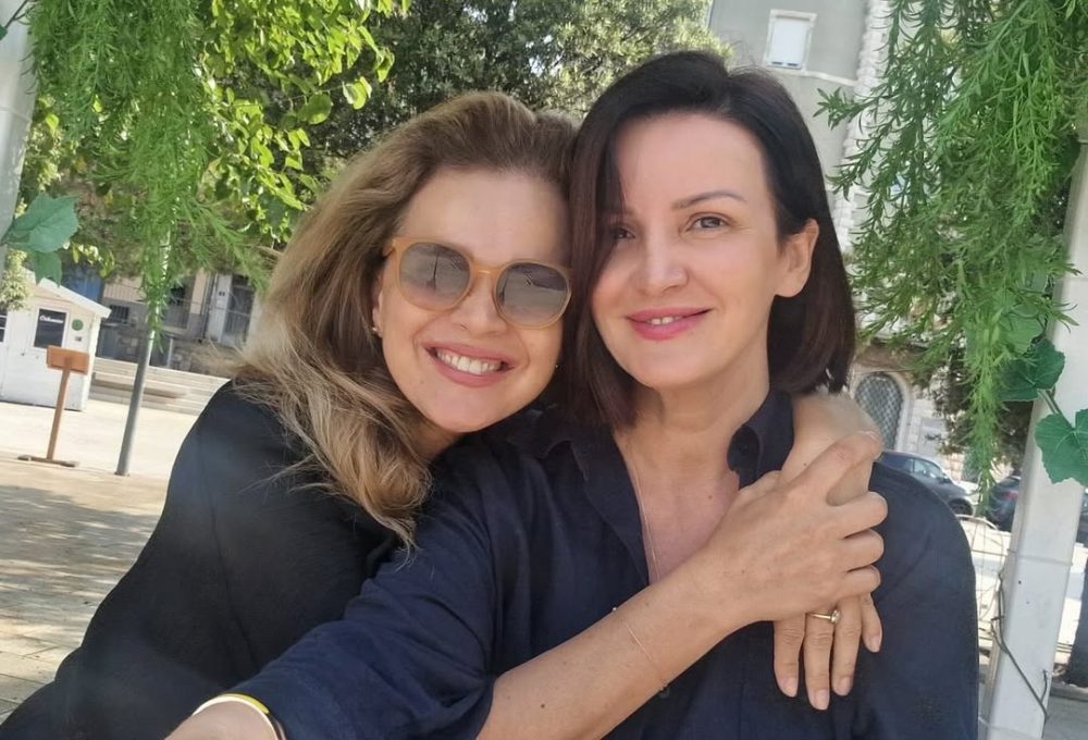 Sandra Bagarić pozirala sa sestrom Sanjom na plaži Hello Magazine Croatia