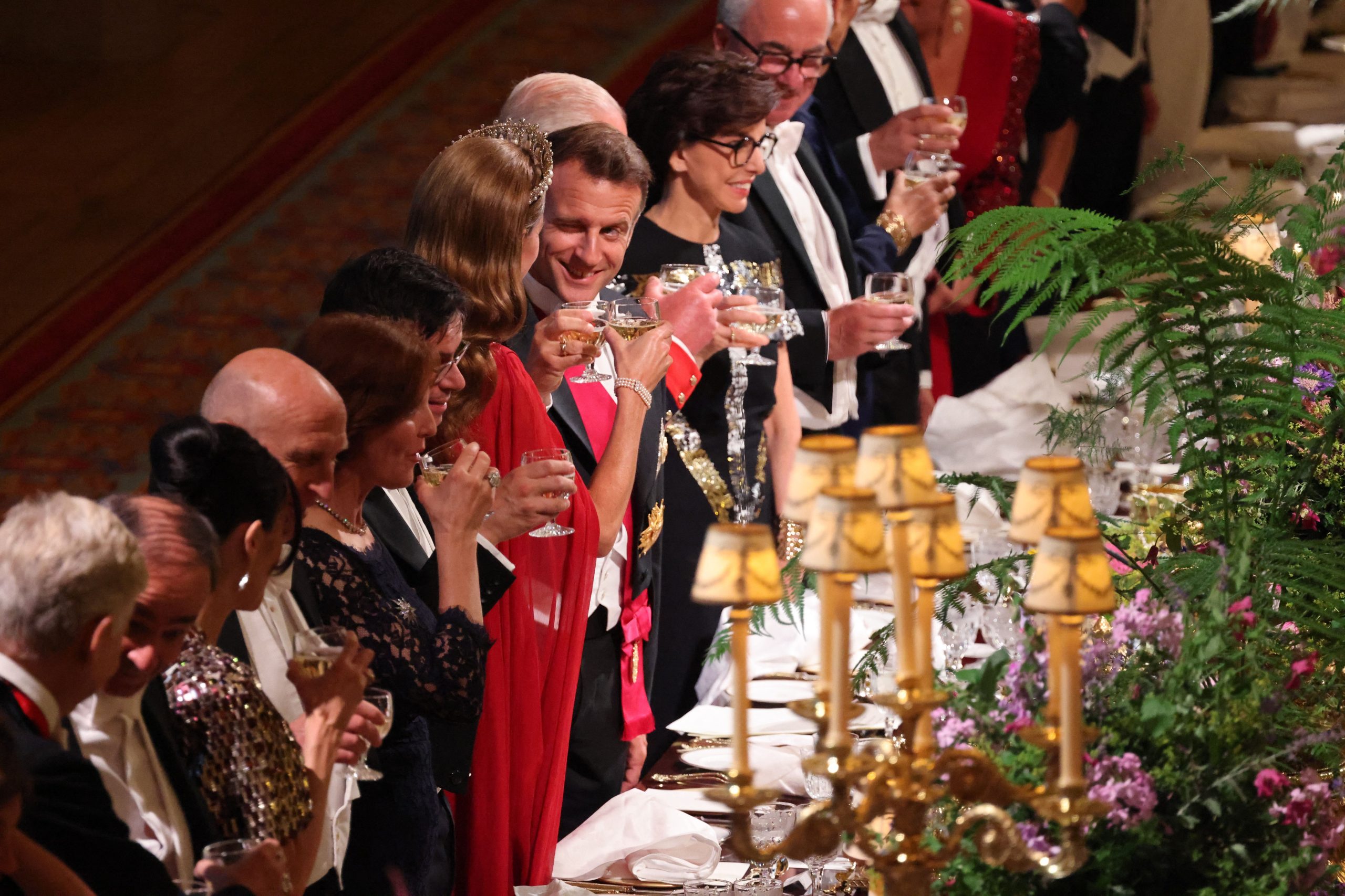 Kad te Brigitte odbije Macron poljubio ruku Kate Hello Magazin Croatia