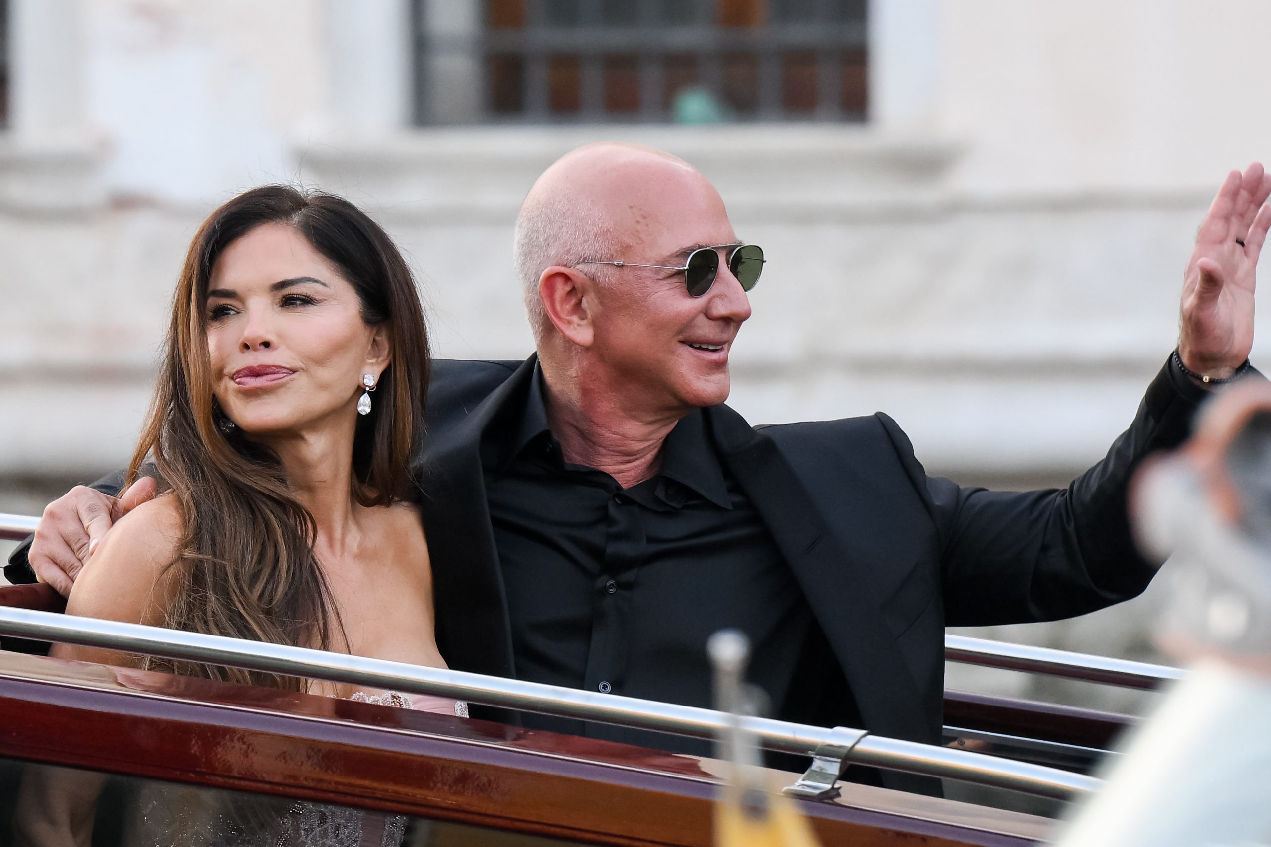 Lauren Sánchez nosi torbicu Hello Magzaine Croatia