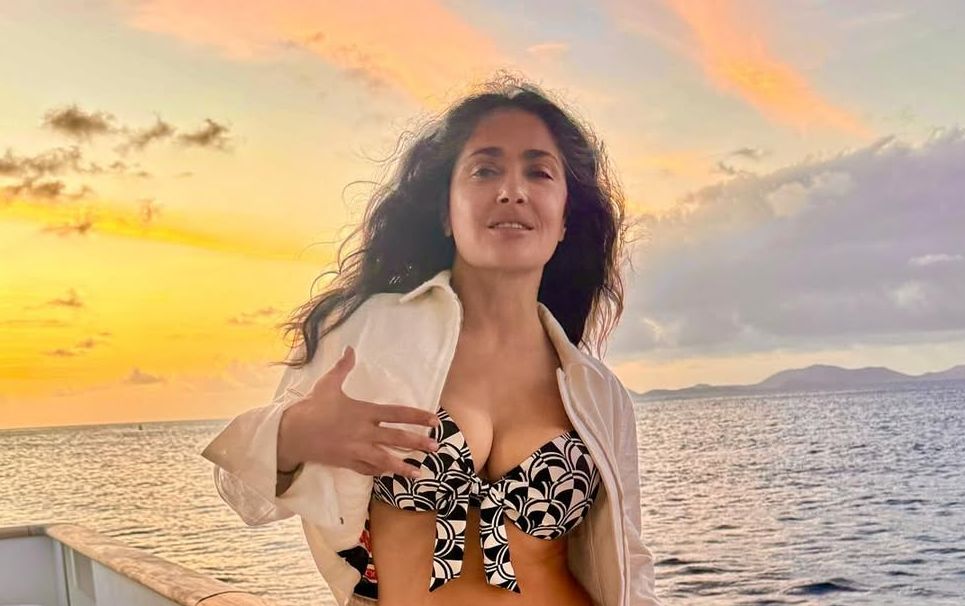 Salma Hayek plesom u bikiniju