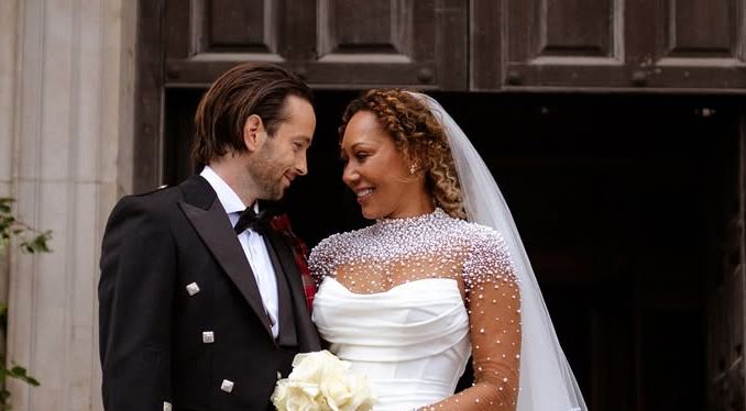 dala se Mel B Treća sreća s frizerom Hello Magazin Croatia