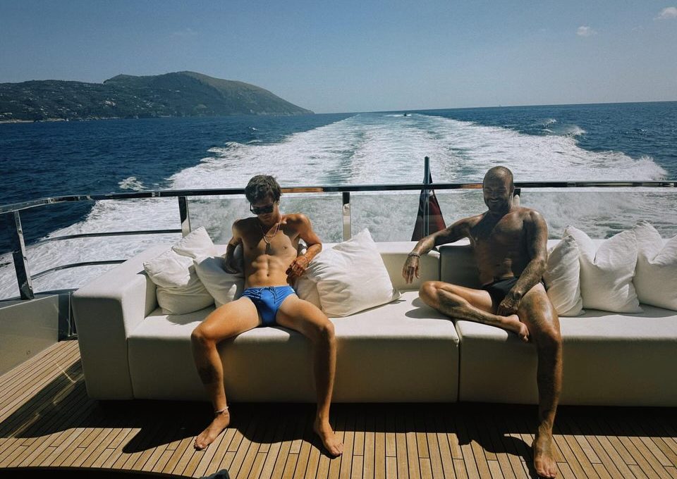 David i Cruz Beckham pokazali isklesane trbušnjake na jahti u Italiji