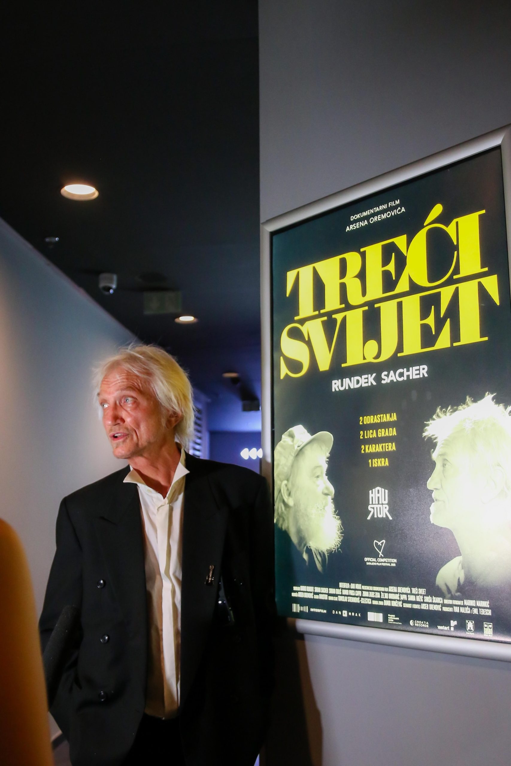 Haustor, Haustor dokumentarac, Haustor Treći svijet, Treći svijet dokumentarac, Treći svijet Arsen Oremović, Arsen Oremović film, Sarajevo Film Festival Haustor, Sarajevo Film Festival dokumentarci, Srce Sarajeva dokumentarac, Darko Rundek, Srđan Sacher, Haustor povratak, Haustor novi film, Haustor Treći svijet remake, kultni bendovi ex-Yu, novi val Hrvatska, zagrebačka glazbena scena 80-ih, ex-Yu rock scene, Moja prva ljubav Haustor, Ena Haustor, Haustor reggae ska, Haustor Rundek Sacher, dokumentarci o glazbi, hrvatski dokumentarci 2025, Vukovar Film Festival 2025, Liburnia Film Festival 2025, Restart Label filmovi, ex-Yu pop rock, jugoslavenski novi val, najbolji hrvatski bendovi, kultni zagrebački bendovi