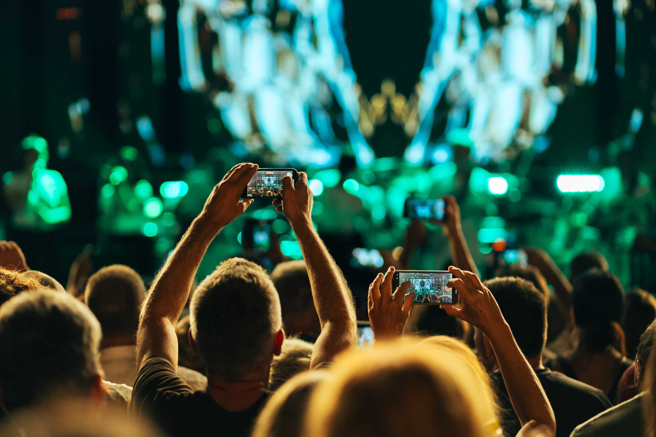 Doris Dragović izazvala euforiju: U hit merchu zapjevala pred tisućama fanova pa rasprodala cijelu kolekciju