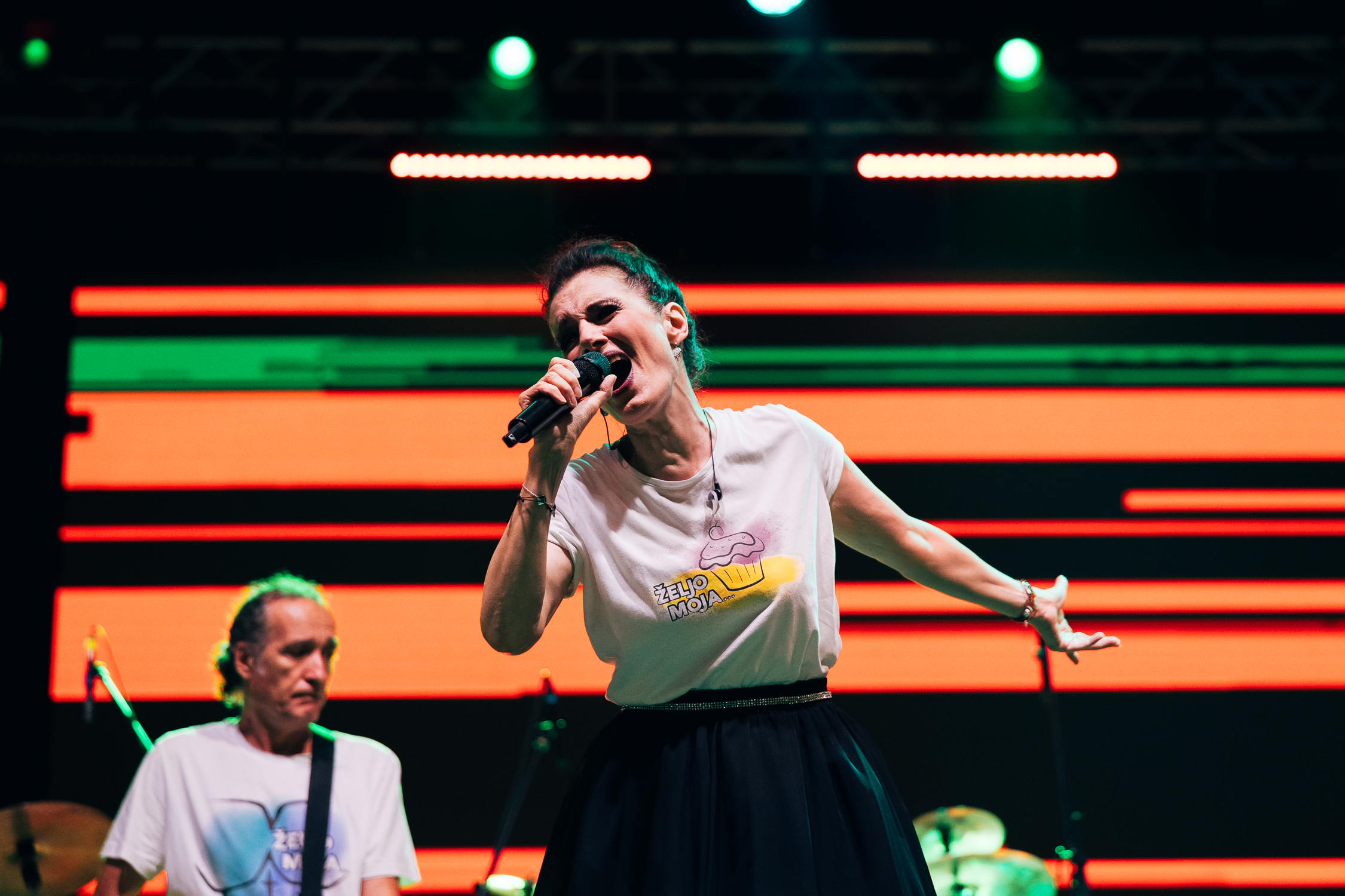 Doris Dragović izazvala euforiju: U hit merchu zapjevala pred tisućama fanova pa rasprodala cijelu kolekciju