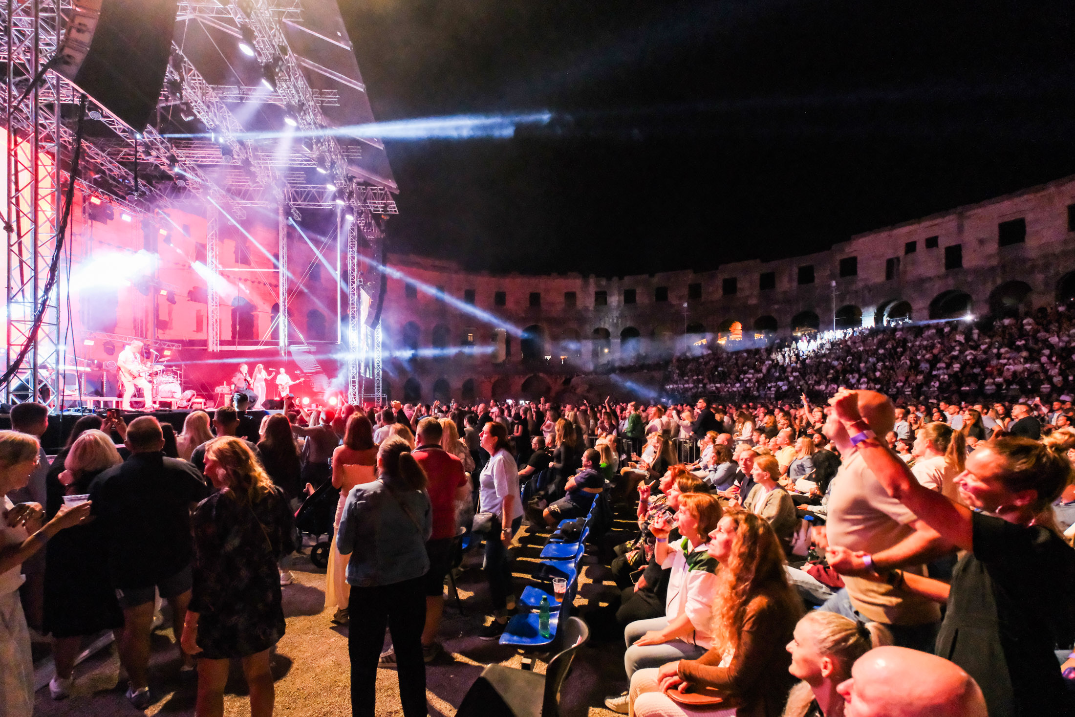 Emotivni Tony Cetinski priredio spektakl rodnoj Puli u prepunoj Areni Pjevat ću dok god vi budete htjeli, nema meni penzije