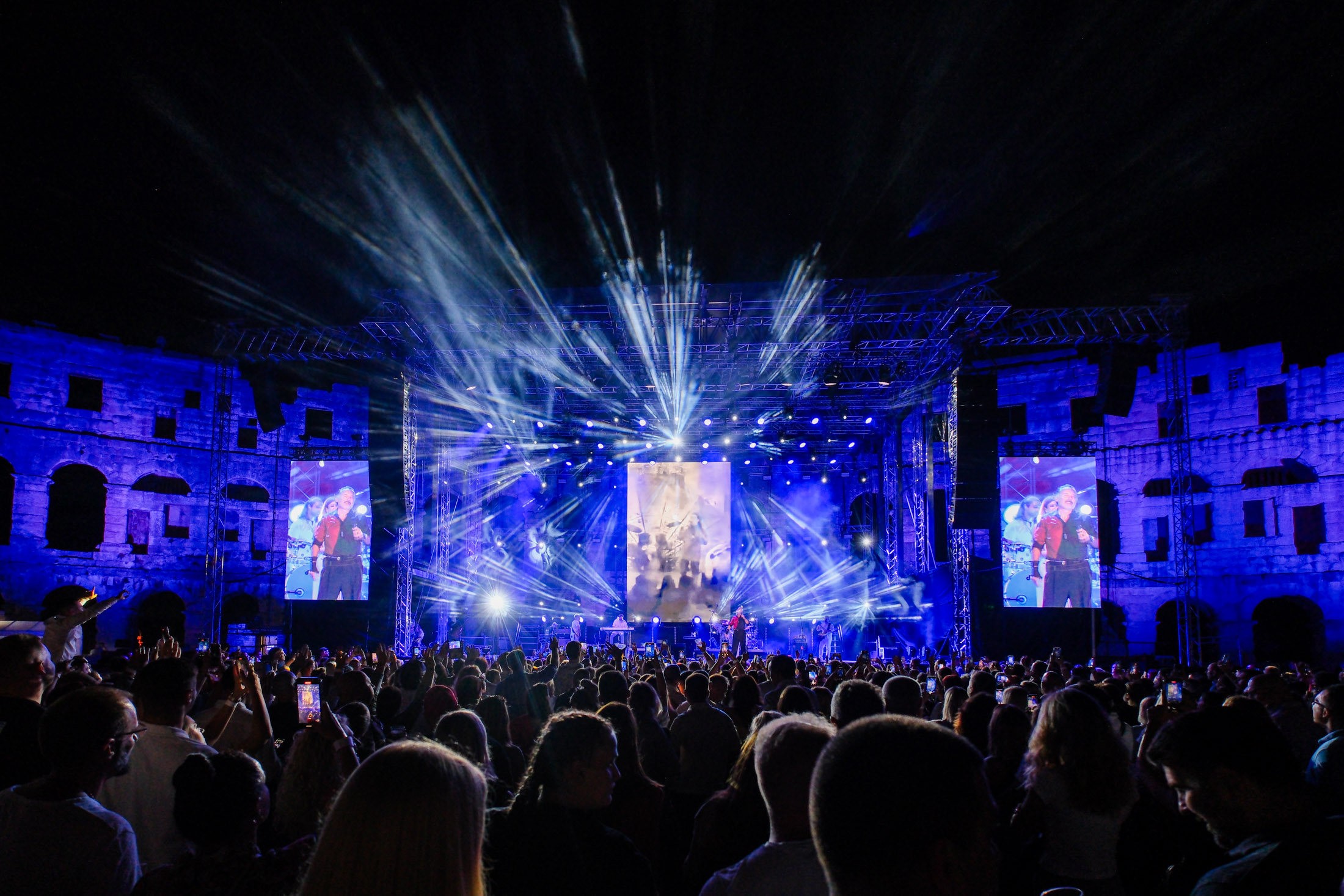 Emotivni Tony Cetinski priredio spektakl rodnoj Puli u prepunoj Areni Pjevat ću dok god vi budete htjeli, nema meni penzije