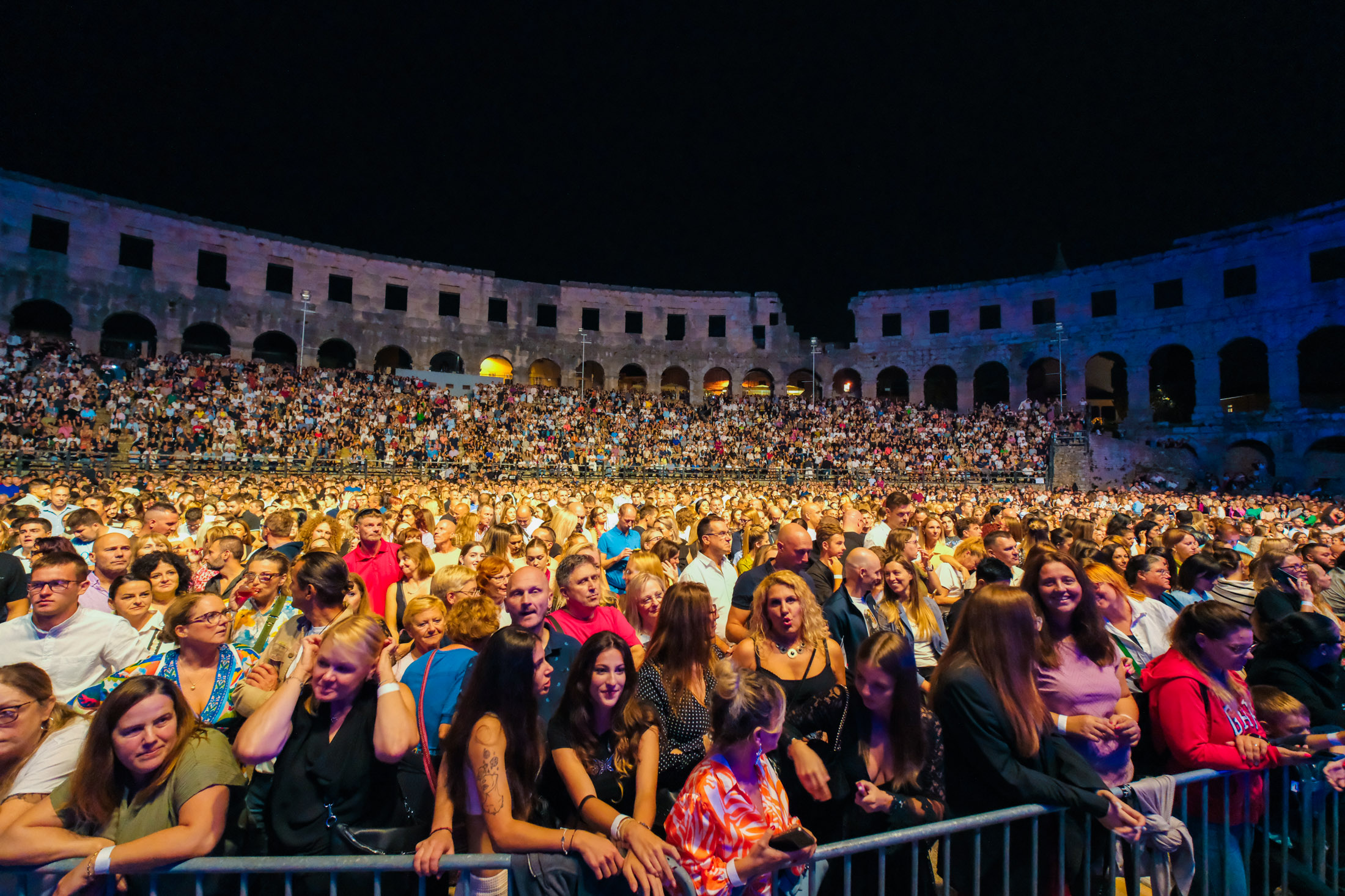 Emotivni Tony Cetinski priredio spektakl rodnoj Puli u prepunoj Areni Pjevat ću dok god vi budete htjeli, nema meni penzije