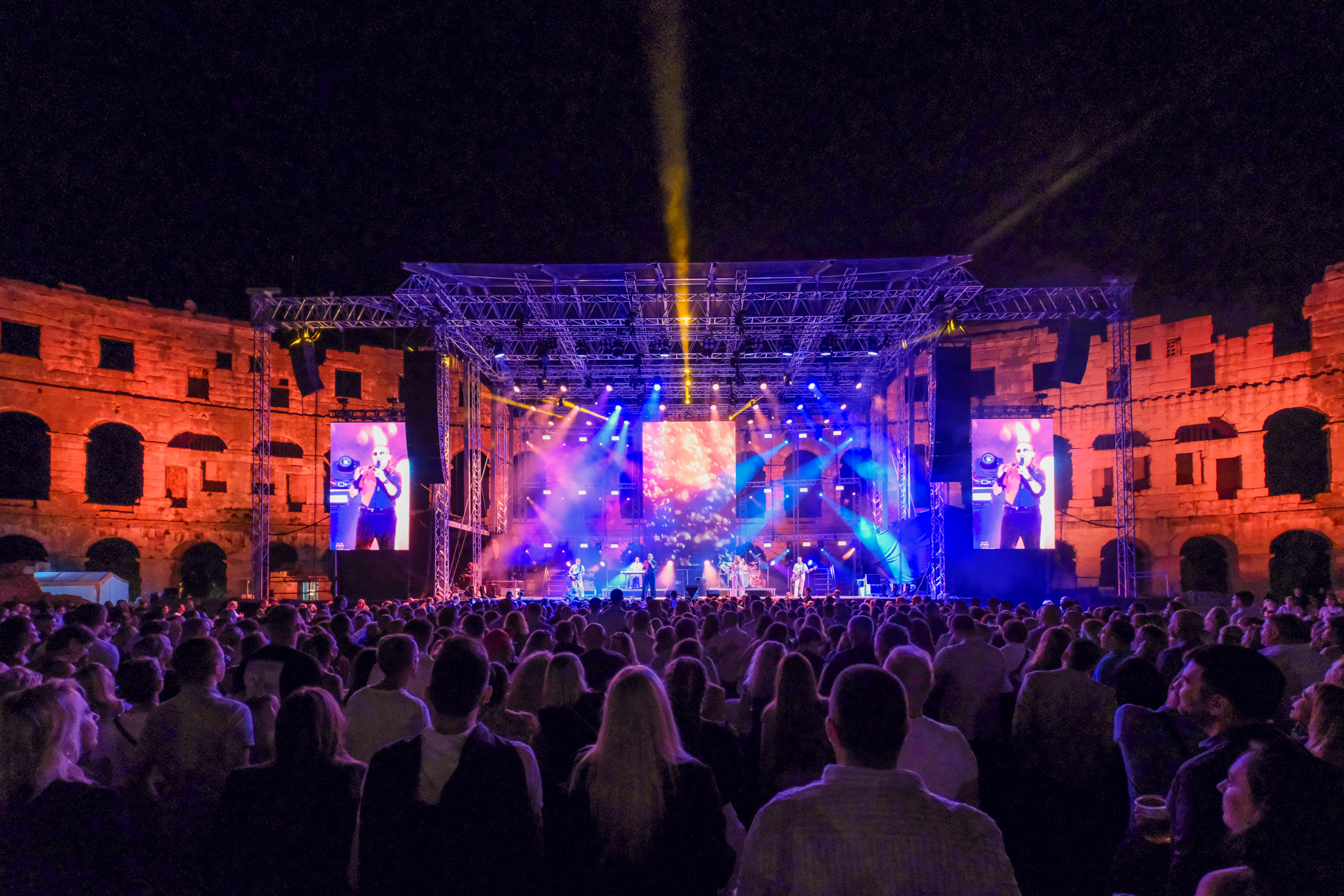 Emotivni Tony Cetinski priredio spektakl rodnoj Puli u prepunoj Areni Pjevat ću dok god vi budete htjeli, nema meni penzije