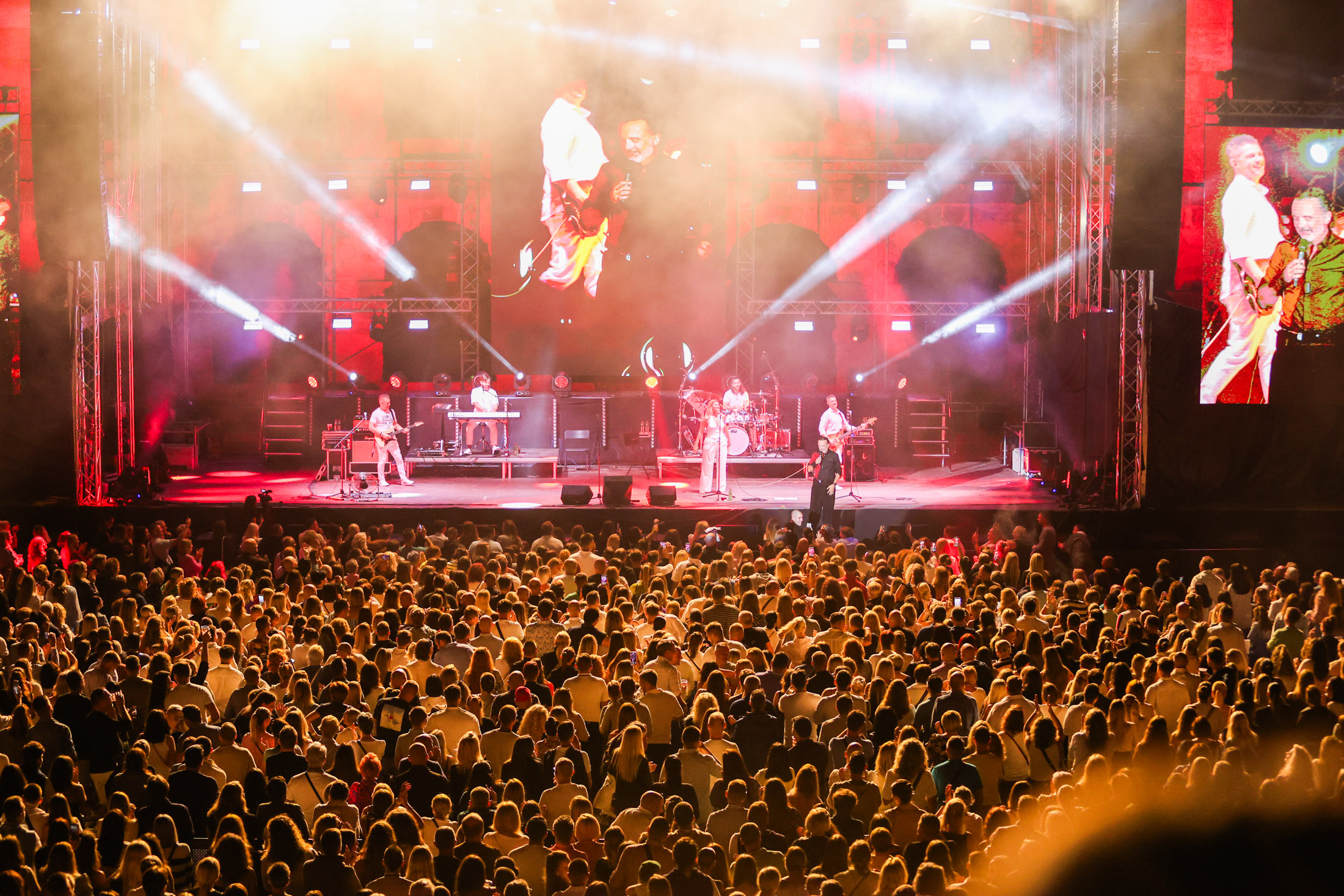 Emotivni Tony Cetinski priredio spektakl rodnoj Puli u prepunoj Areni Pjevat ću dok god vi budete htjeli, nema meni penzije